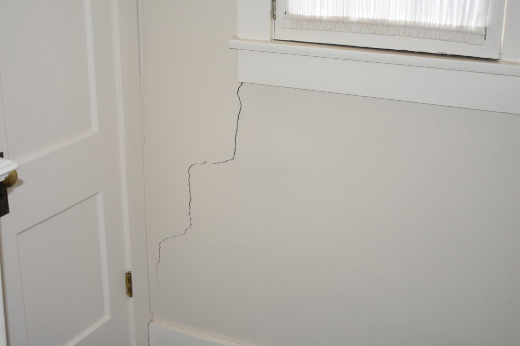 Invrestigation Structural Engineering Services of Interior Drywall Crack